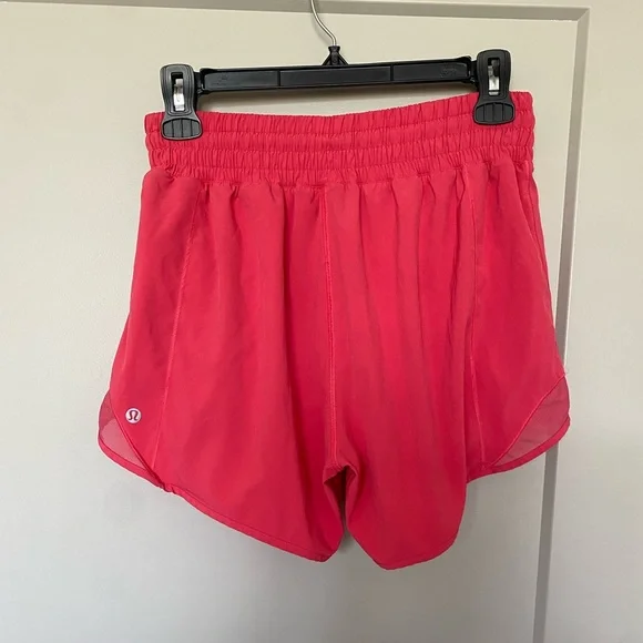 Lululemon hotty hot high rise lined shorts 4” size 6 - Picture 4 of 6